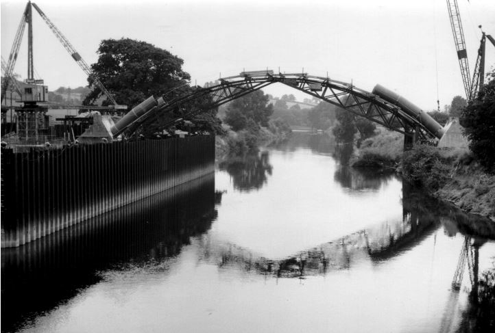 Photo of the pipe bridge being constructed